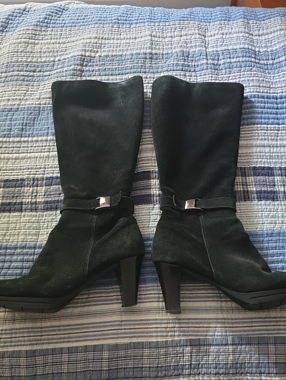 La Cannadienne Marin Size 9 Citydry Suede.  Preloved.  Keeps You Feet Warm!